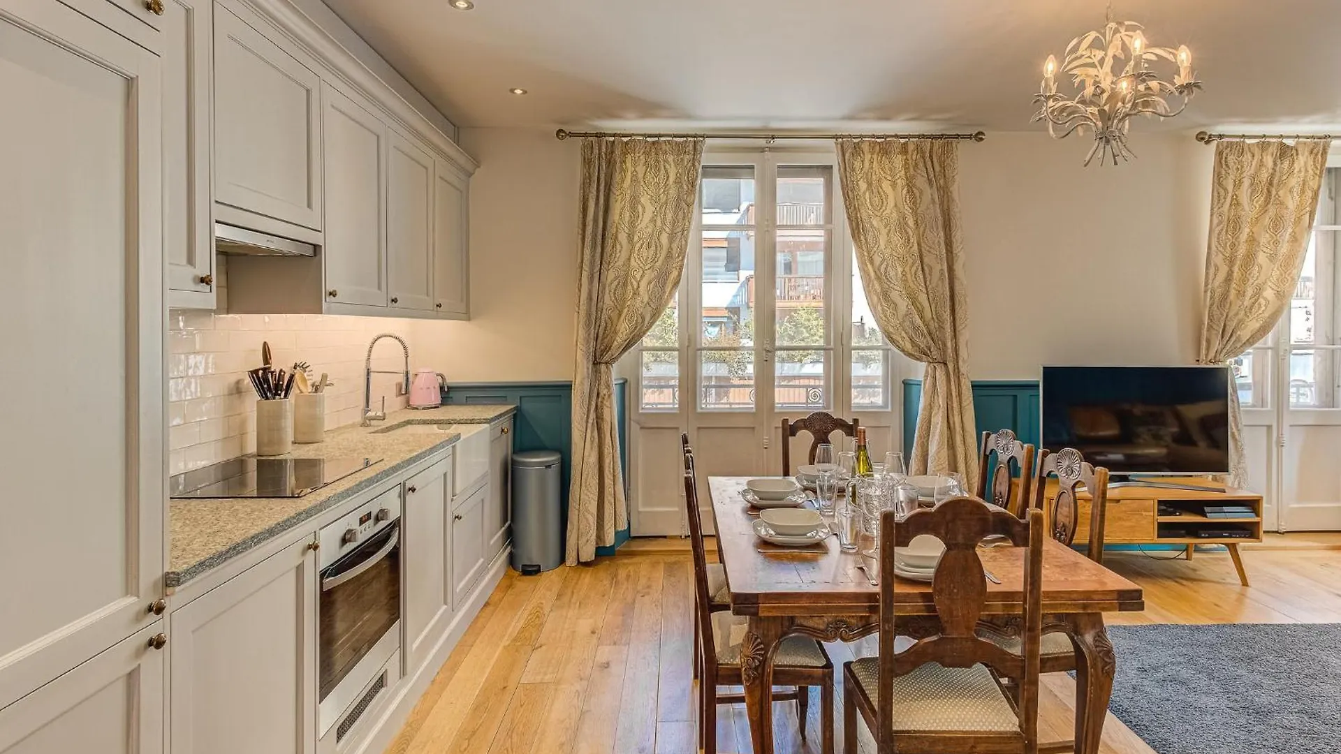 Apartment Aiguille Du Midi Central Chamonix - Alpes Travel - Sleeps 6