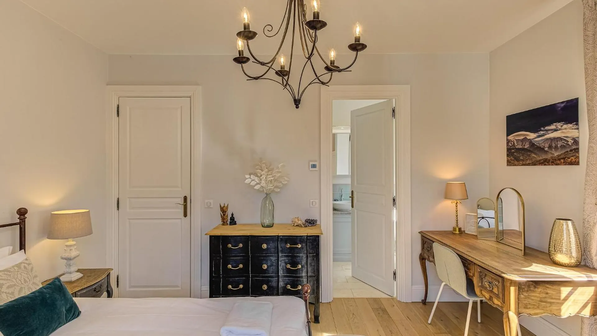 Apartment Aiguille Du Midi Central Chamonix - Alpes Travel - Sleeps 6