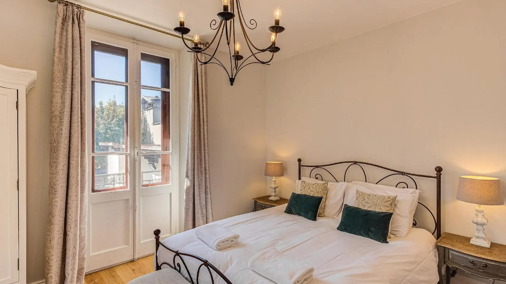 Apartment Aiguille Du Midi Central Chamonix - Alpes Travel - Sleeps 6